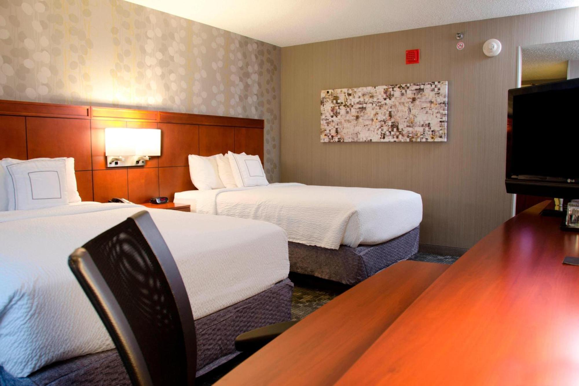 Hotel Courtyard Waterbury Downtown Exterior foto